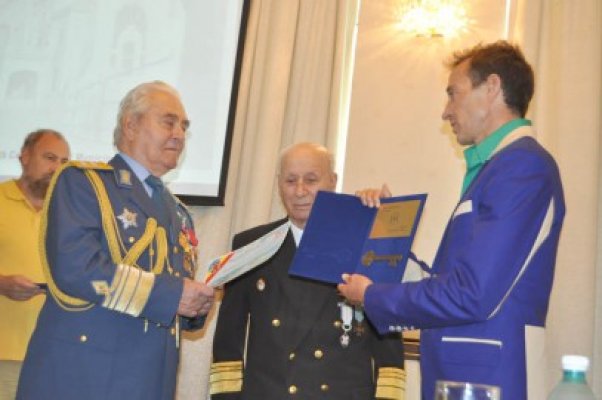 În Mamaia se vor face nunţi, nu şi înmormântări, că nu se cade printre carele alegorice